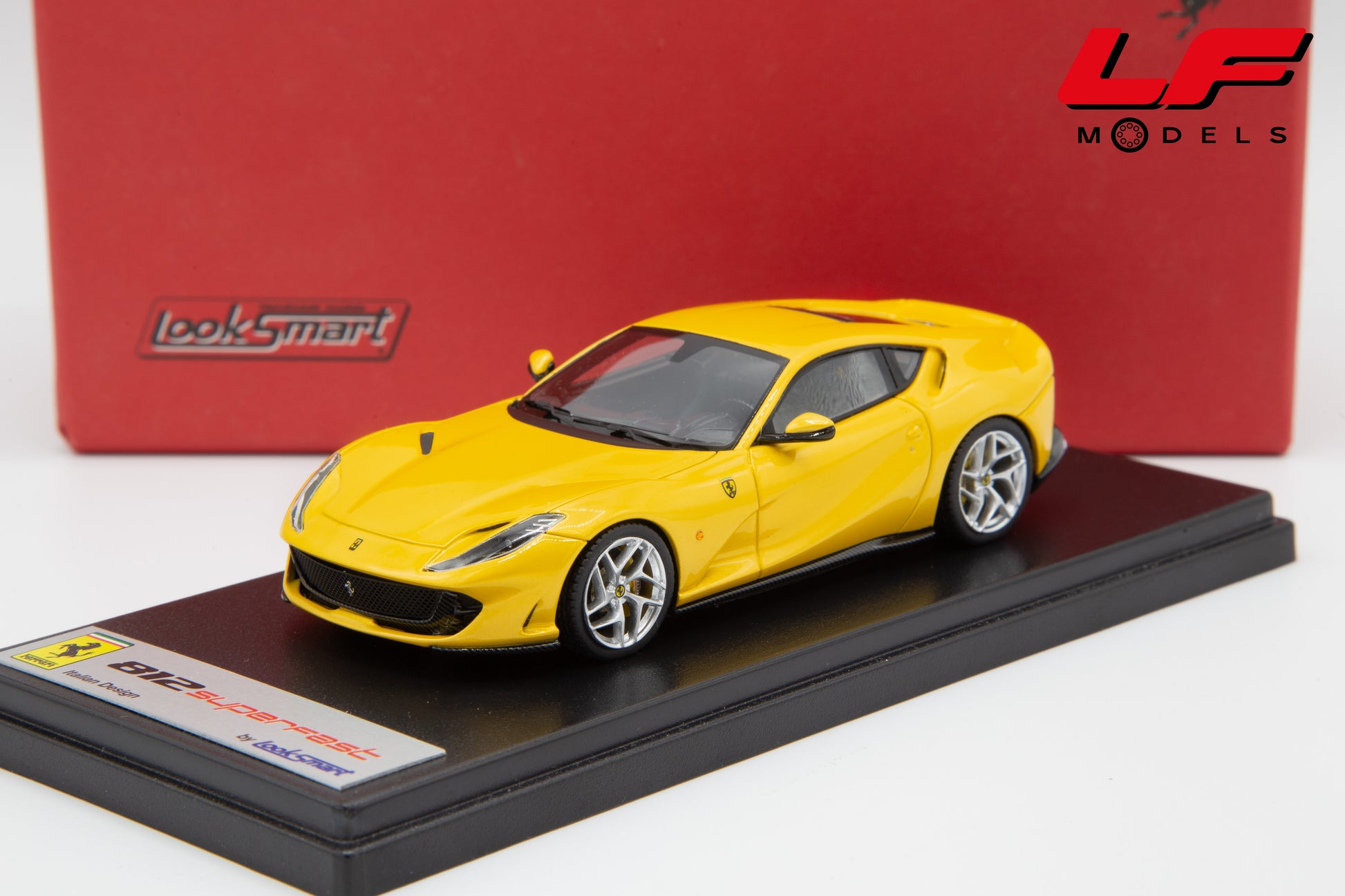 modellino ferrari 812 superfast looksmart 1:43 LS467D vista frontale