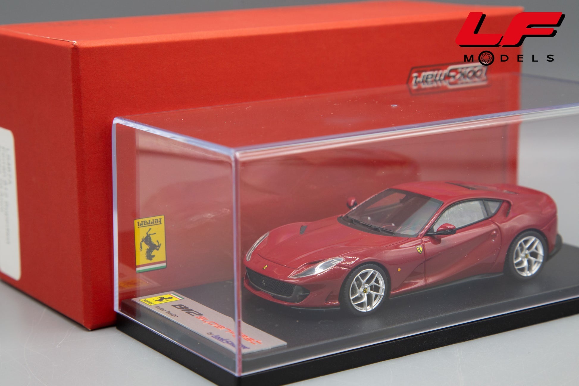 modellino ferrari 812 superfast looksmart 1:43 frontale