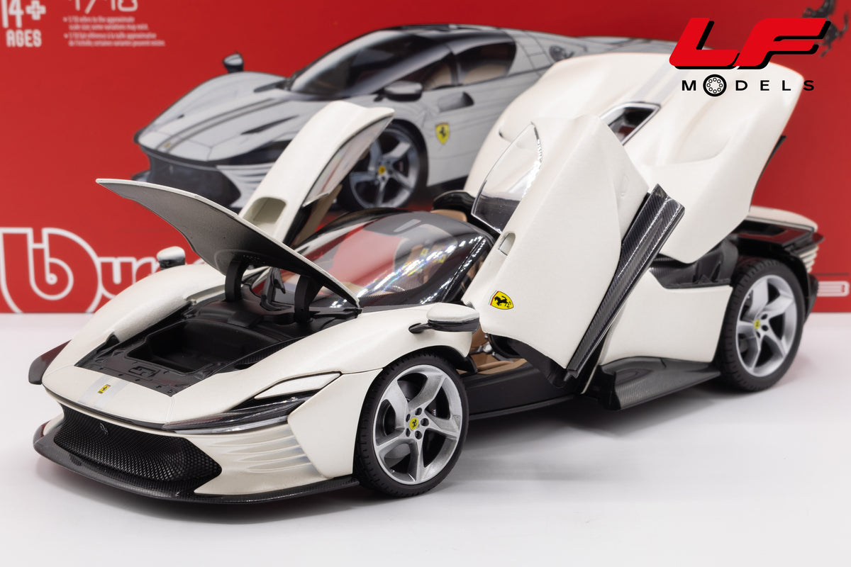 modellino ferrari daytona sp3 bianco burago 1:18 18-16912W vista frontale