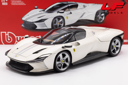modellino ferrari daytona sp3 bianco burago 1:18 18-16912W vista frontale