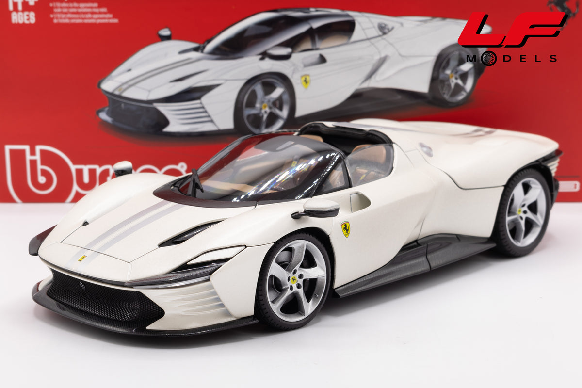 modellino ferrari daytona sp3 bianco burago 1:18 18-16912W vista frontale