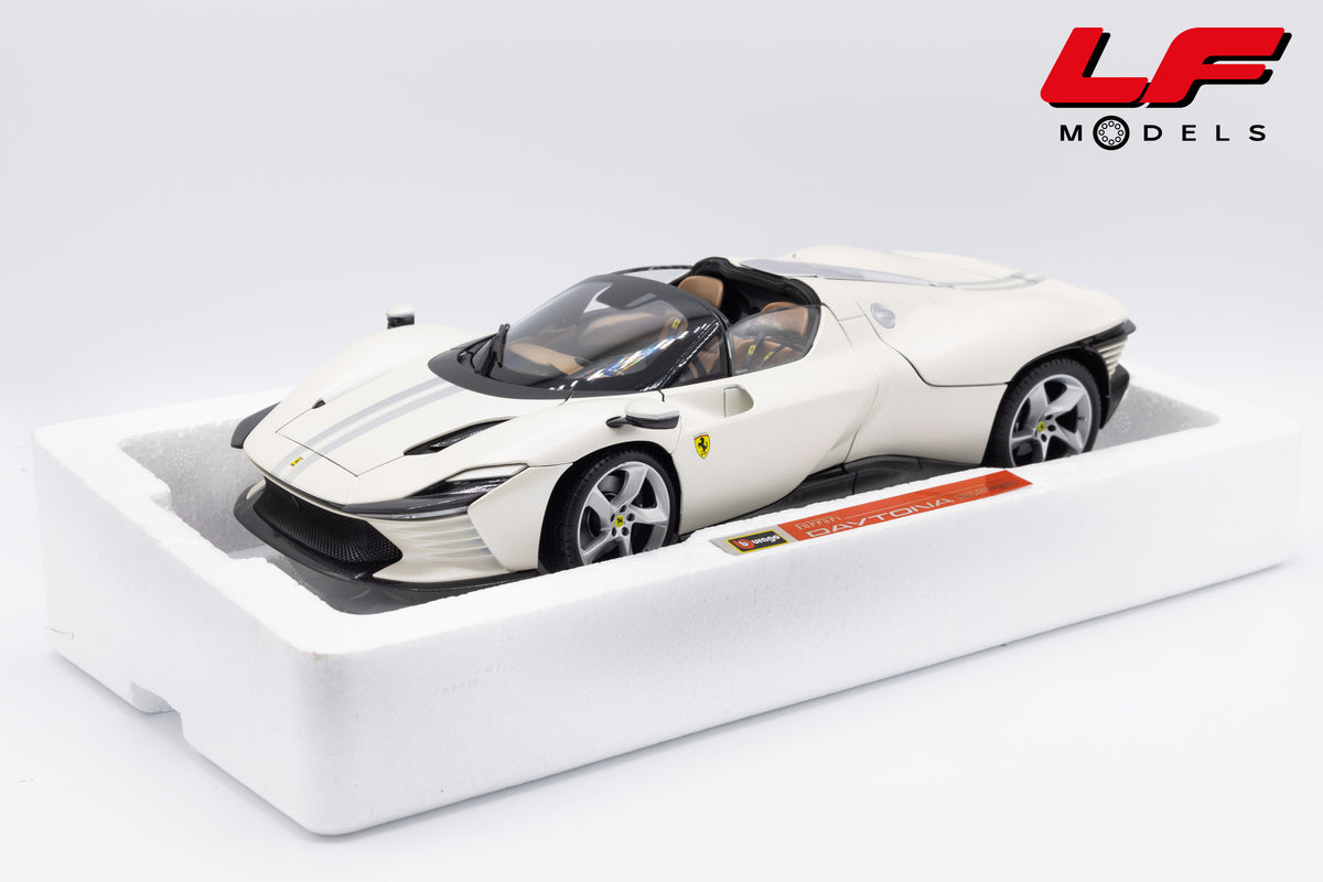 modellino ferrari daytona sp3 bianco burago 1:18 18-16912W vista frontale