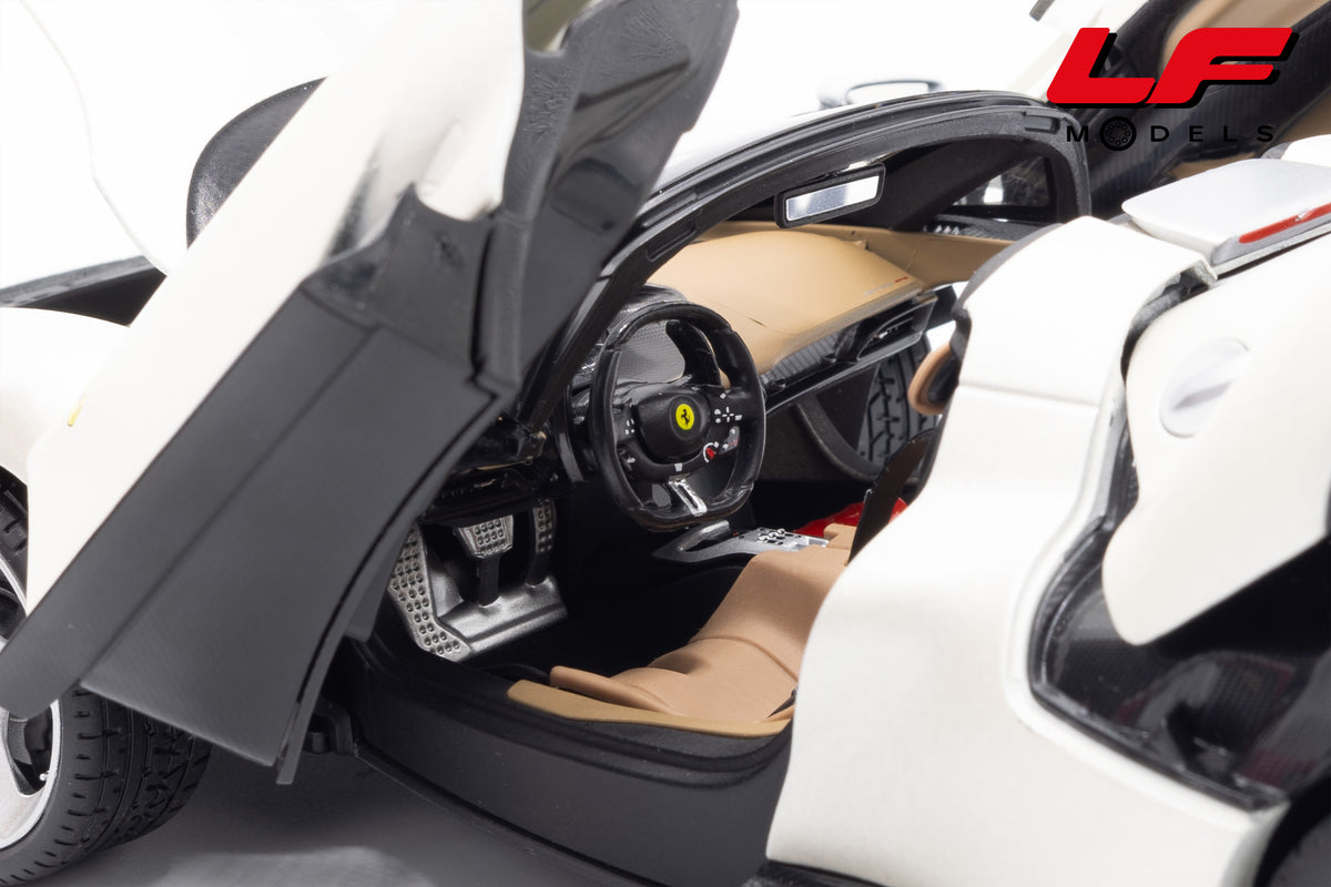 modellino ferrari daytona sp3 bianco burago 1:18 18-16912W vista interni