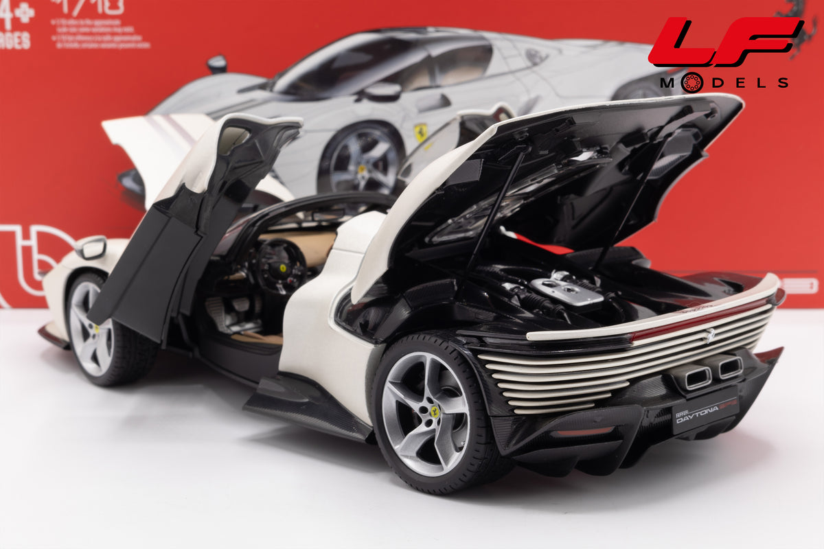 modellino ferrari daytona sp3 bianco burago 1:18 18-16912W vista posteriore