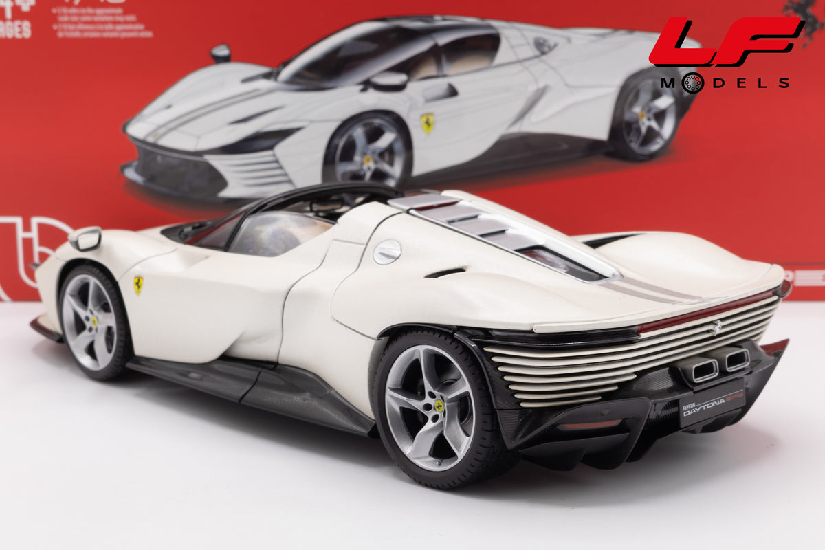 modellino ferrari daytona sp3 bianco burago 1:18 18-16912W vista posteriore