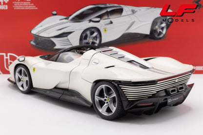 modellino ferrari daytona sp3 bianco burago 1:18 18-16912W vista posteriore