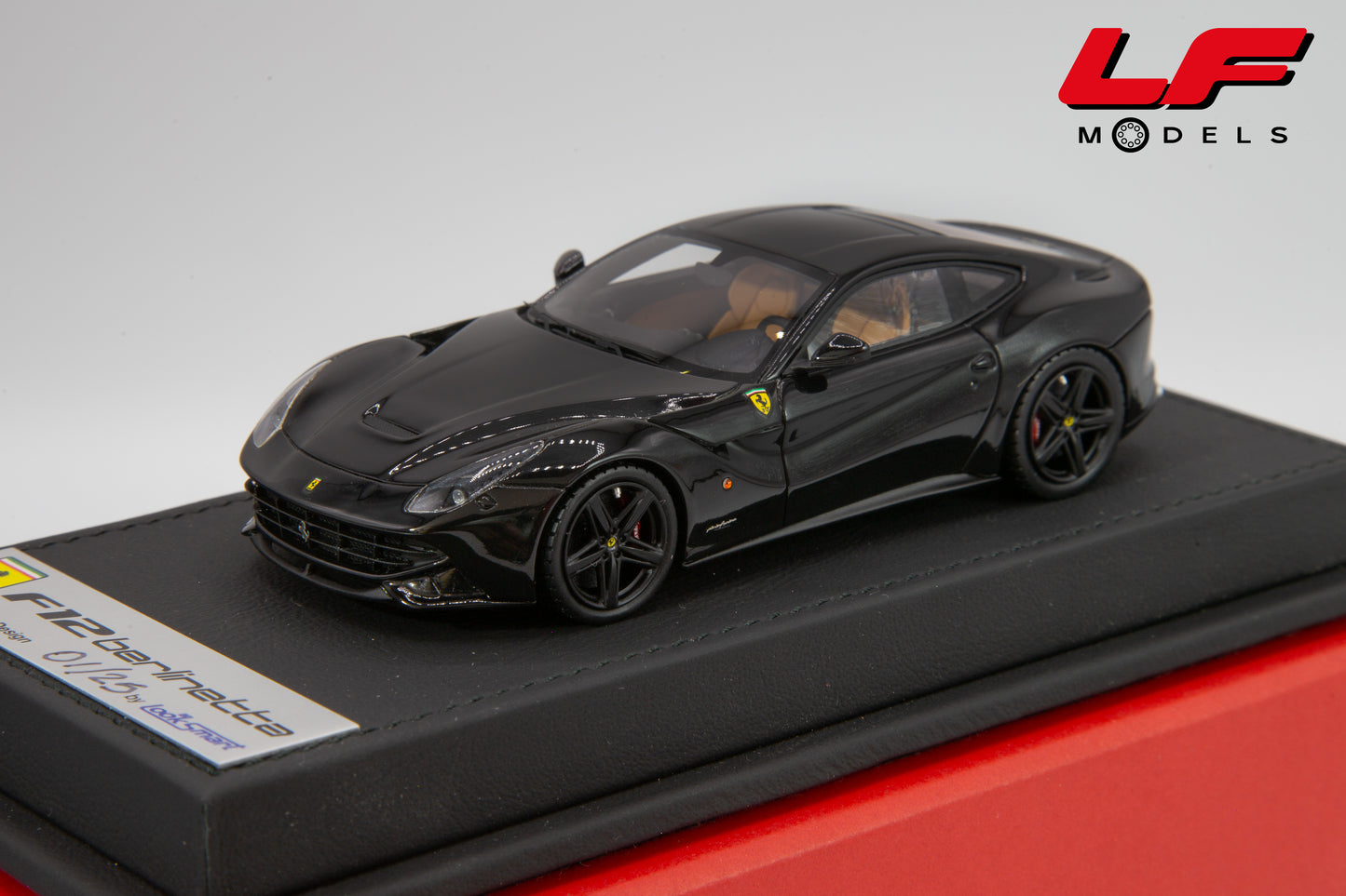 modellino ferrari f12 berlinetta looksmart 1:43 frontale