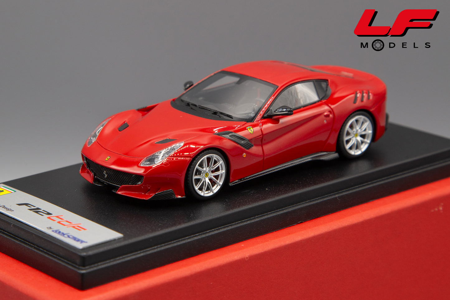 modellino ferrari f12 tdf looksmart 1:43 frontale