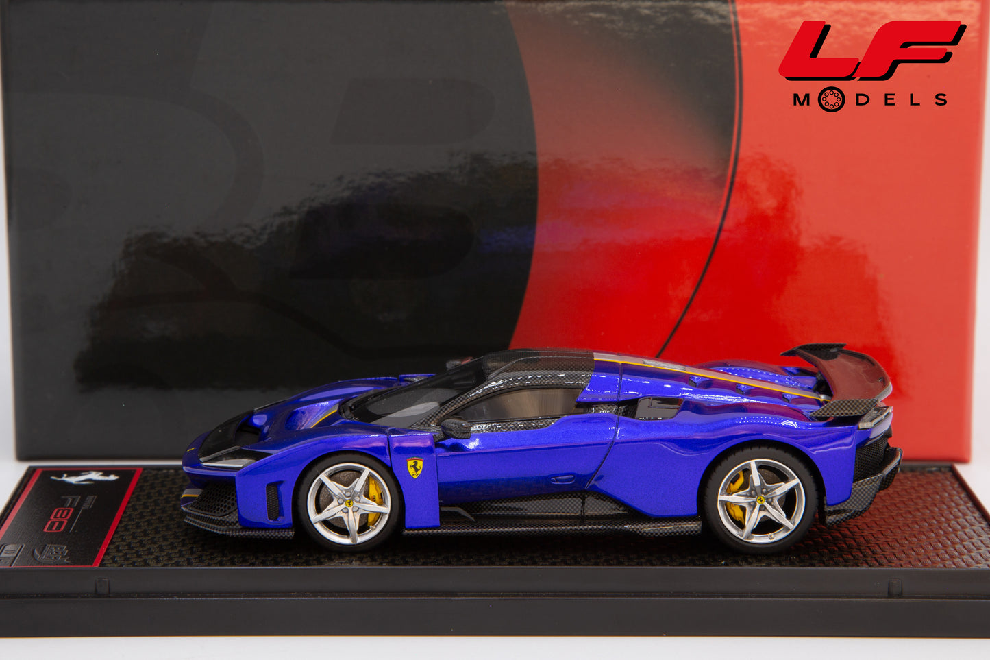 modellino ferrar f80 blu elettrico bbr 1:43 BBRC305D vista laterale