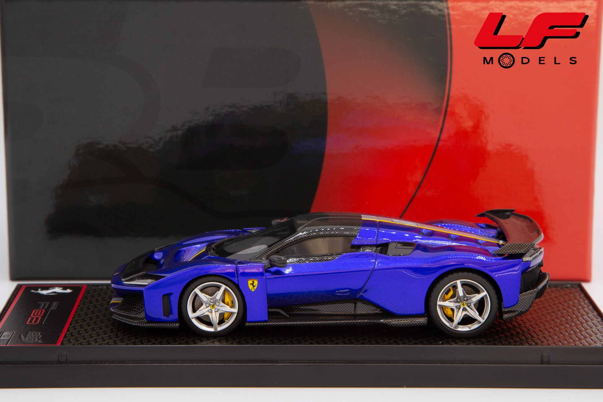 modellino ferrar f80 blu elettrico bbr 1:43 BBRC305D vista laterale