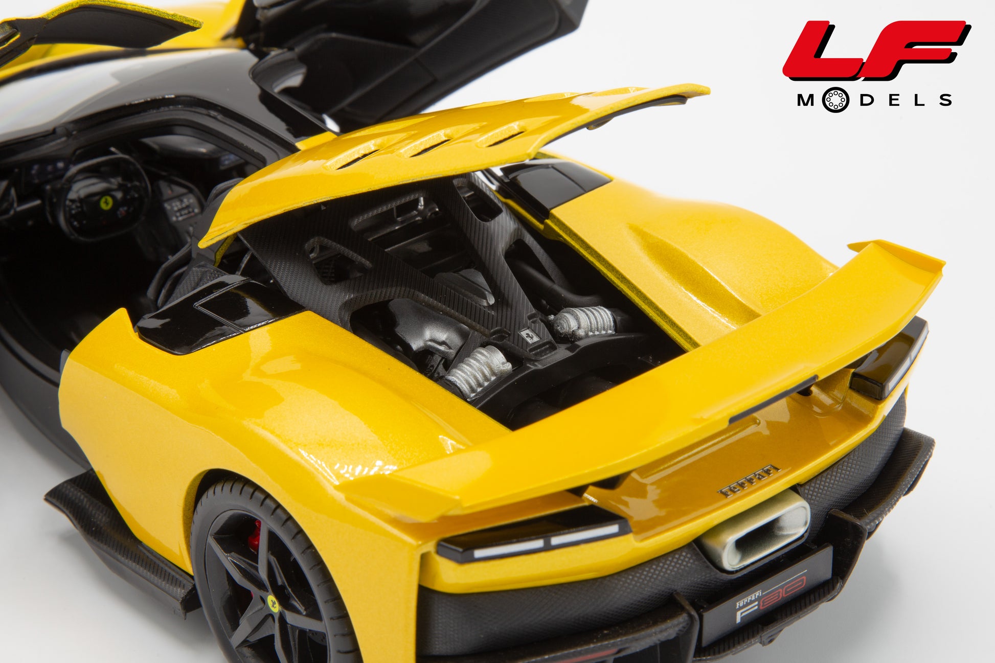 modellino ferrari f80 giallo tristrato burago 1:18 18-16920-YEL vista motore