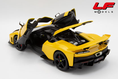 modellino ferrari f80 giallo tristrato burago 1:18 18-16920-YEL vista posteriore aperto
