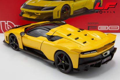 modellino ferrari f80 giallo tristrato burago 1:18 18-16920-YEL vista posteriore