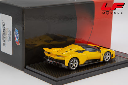 modellino ferrari f80 giallo tristrato con cerchi argento bbr 1:43 posteriore