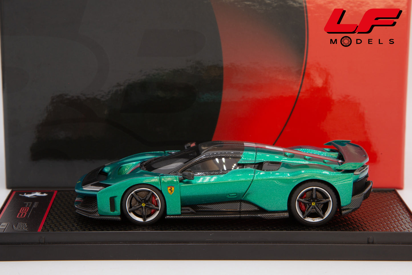 modellino ferrari f80 green jewel bbr 1:43 BBRC305F1 vista laterale