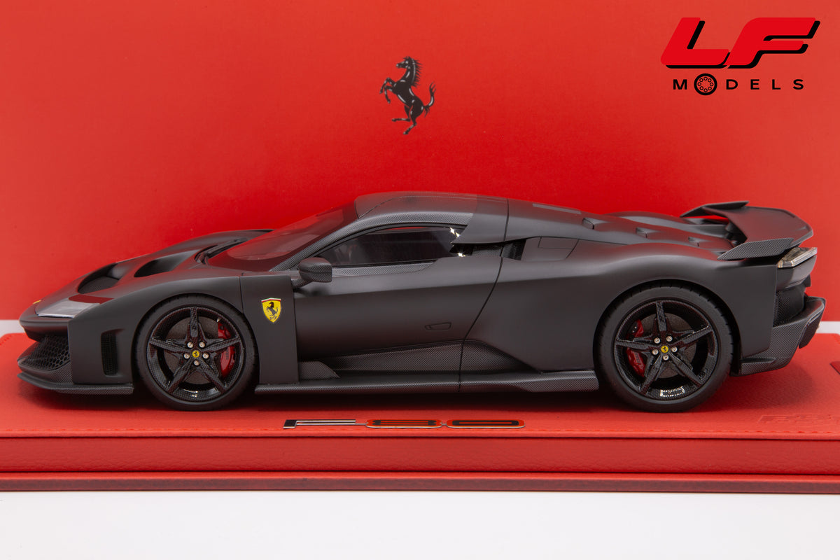 modellino ferrari f80 matt black bbr 1:18 P18253MB vista laterale