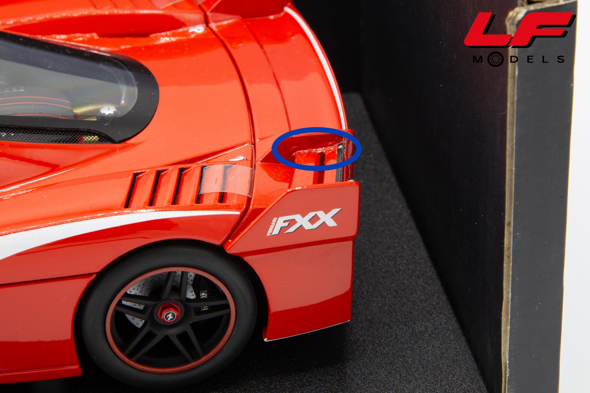 modellino ferrari fxx evoluzione hotwheels 1:18 N2056 vista difetto