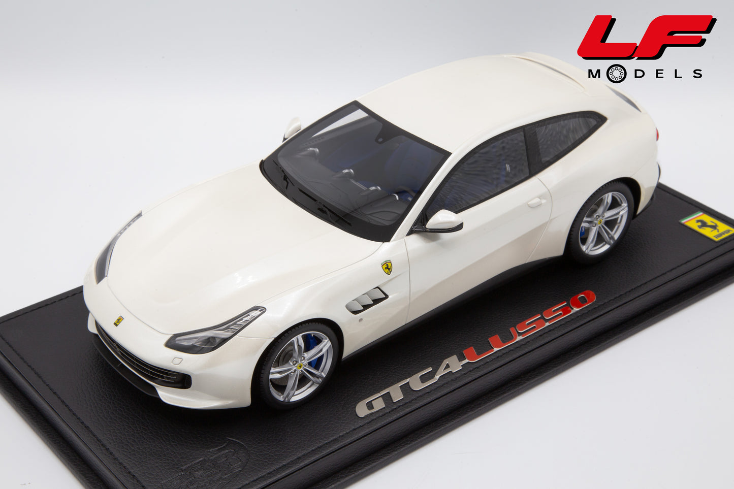 modellino ferrari gtc4 lusso bbr 1:18 P18129B vista frontale
