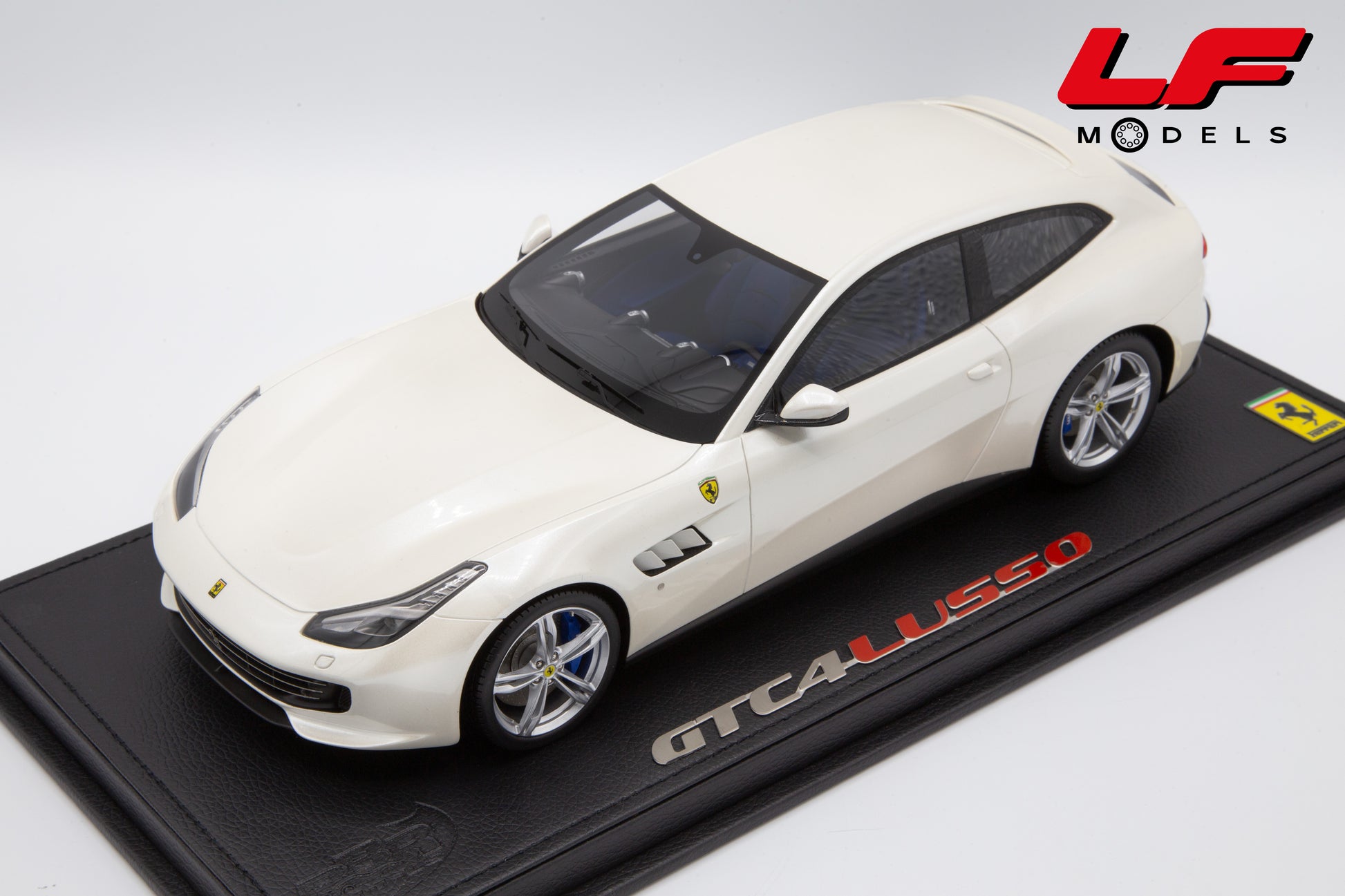 modellino ferrari gtc4 lusso bbr 1:18 P18129B vista frontale