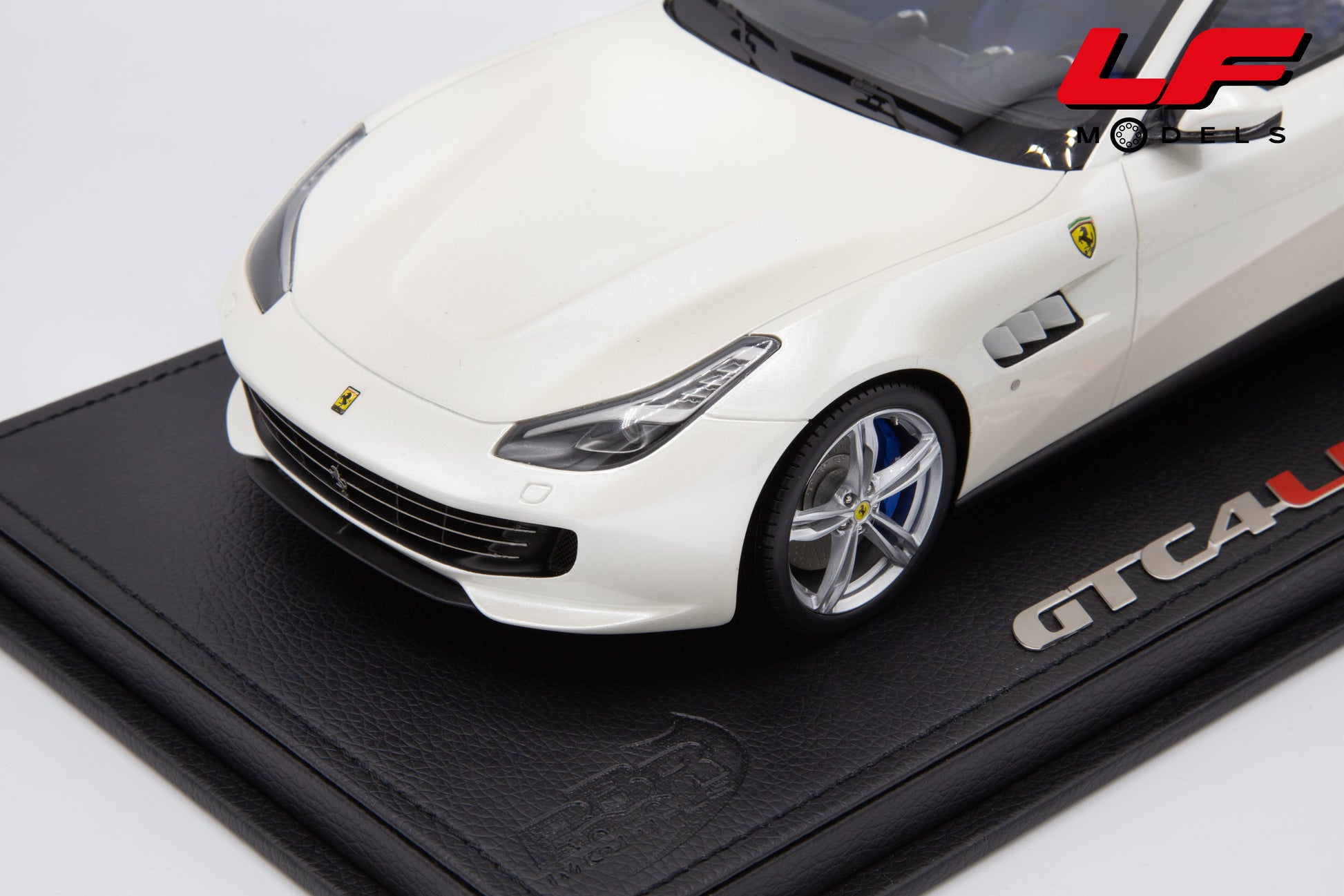 modellino ferrari gtc4 lusso bbr 1:18 P18129B vista frontale