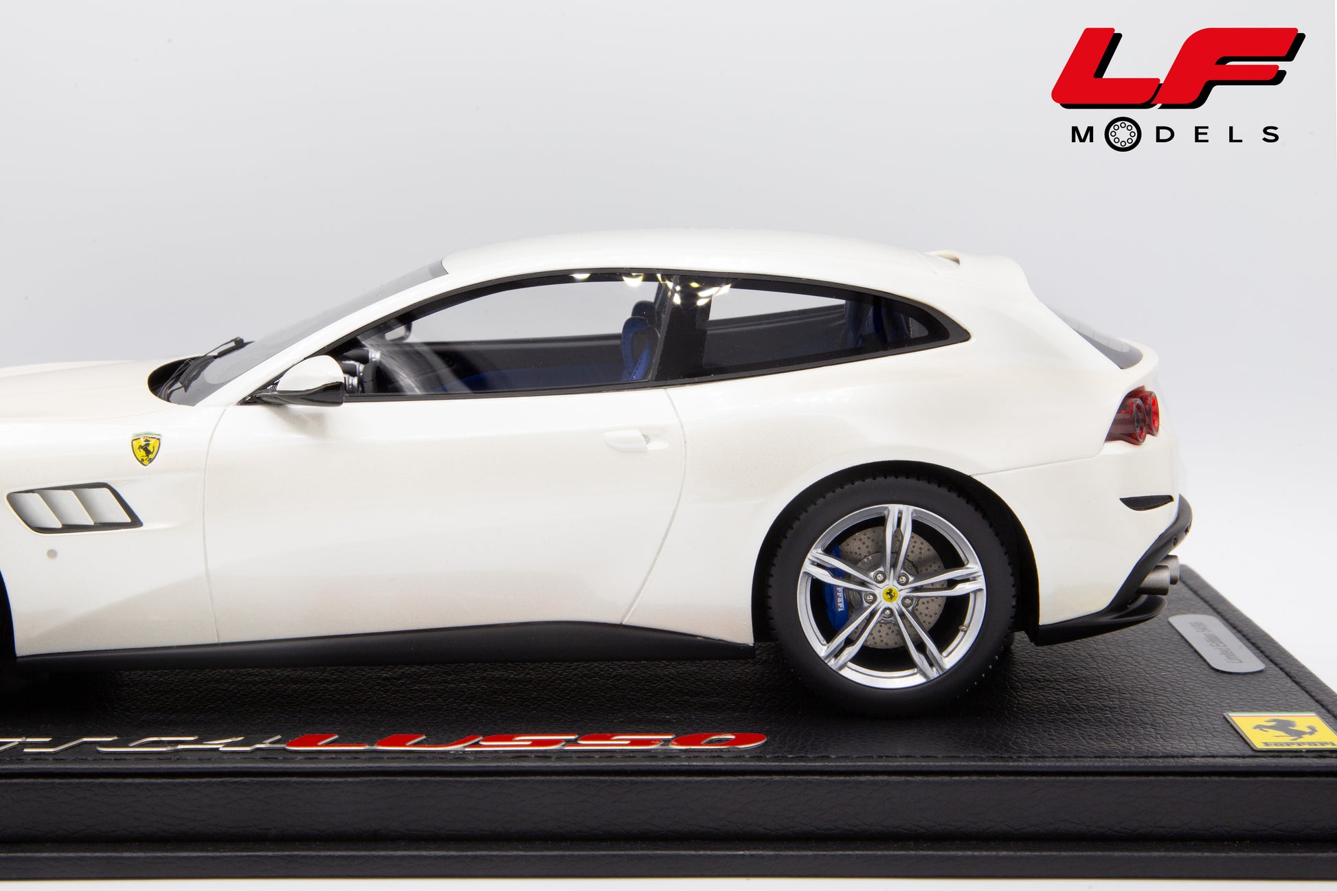 modellino ferrari gtc4 lusso bbr 1:18 P18129B vista laterale
