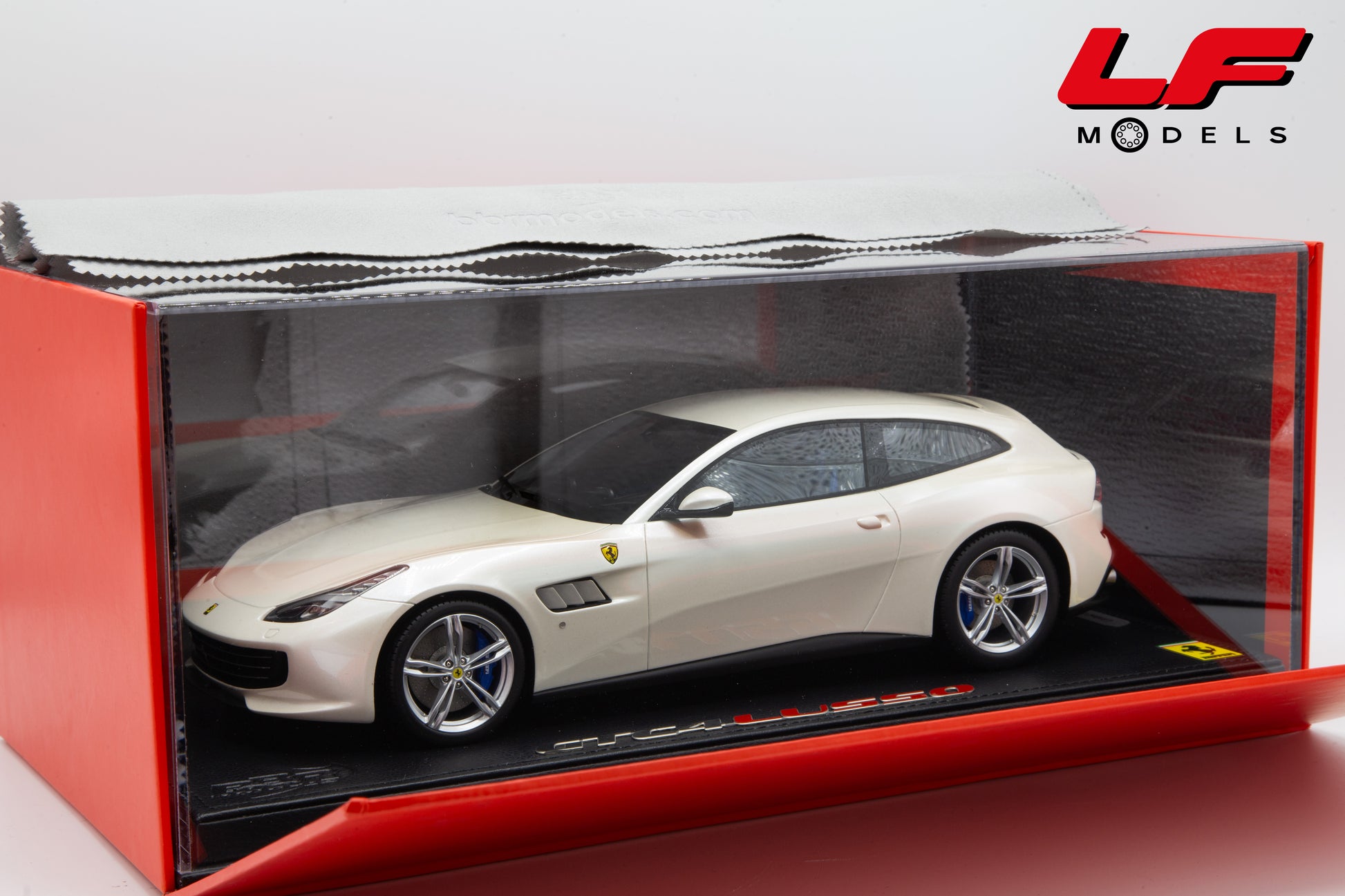 modellino ferrari gtc4 lusso bbr 1:18 P18129B vista teca