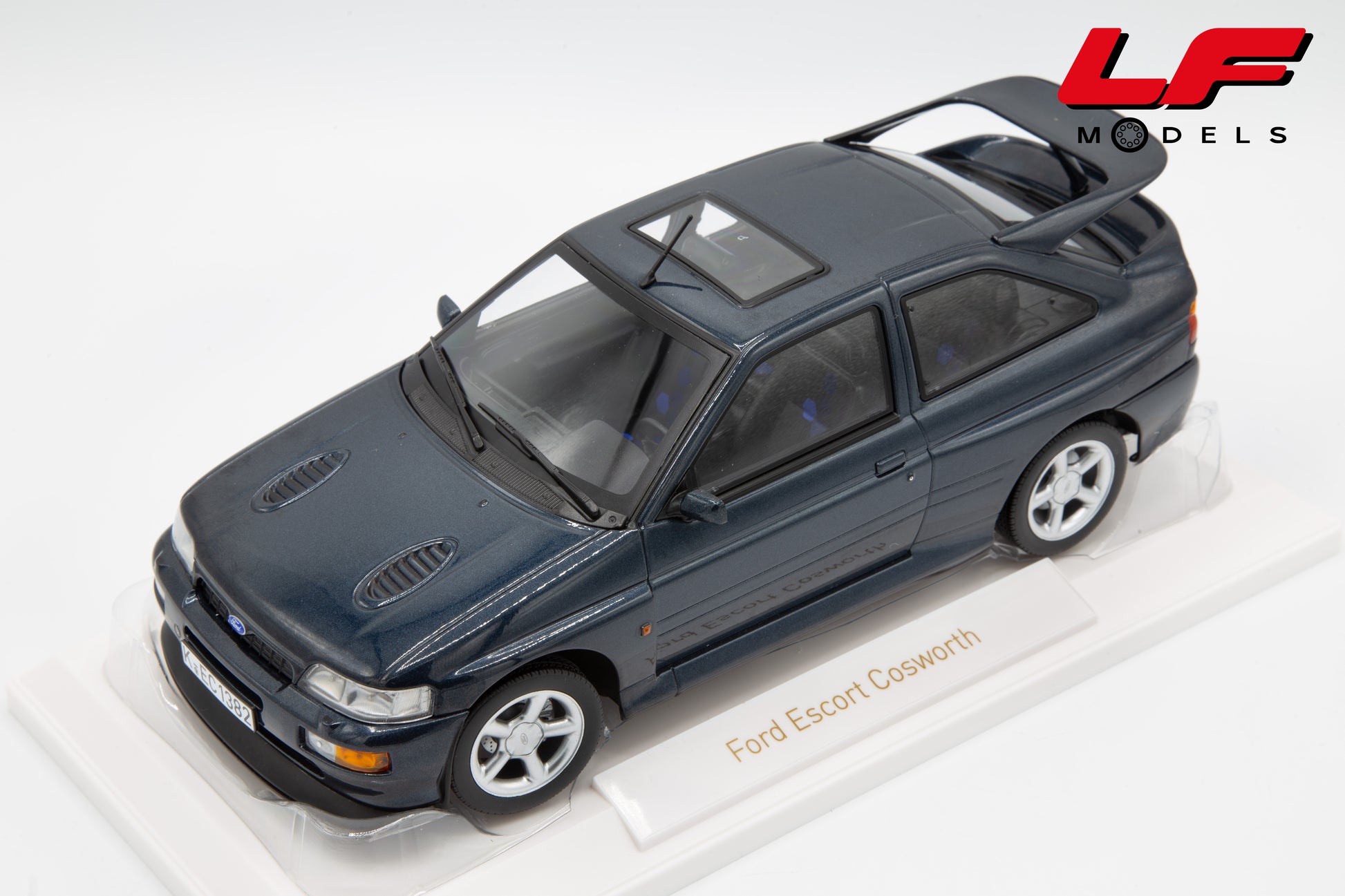 modellino ford escort norev 1:18 frontale