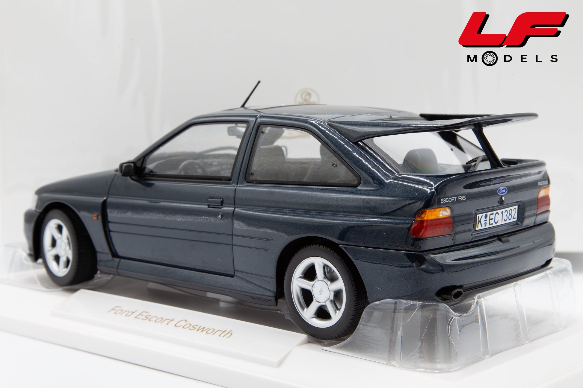 modellino ford escort norev 1:18 posteriore