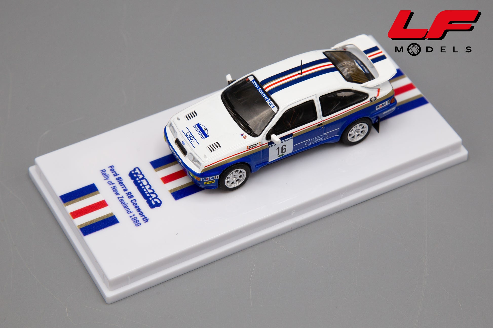 modellino ford sierra rs rally tarmac 1:64