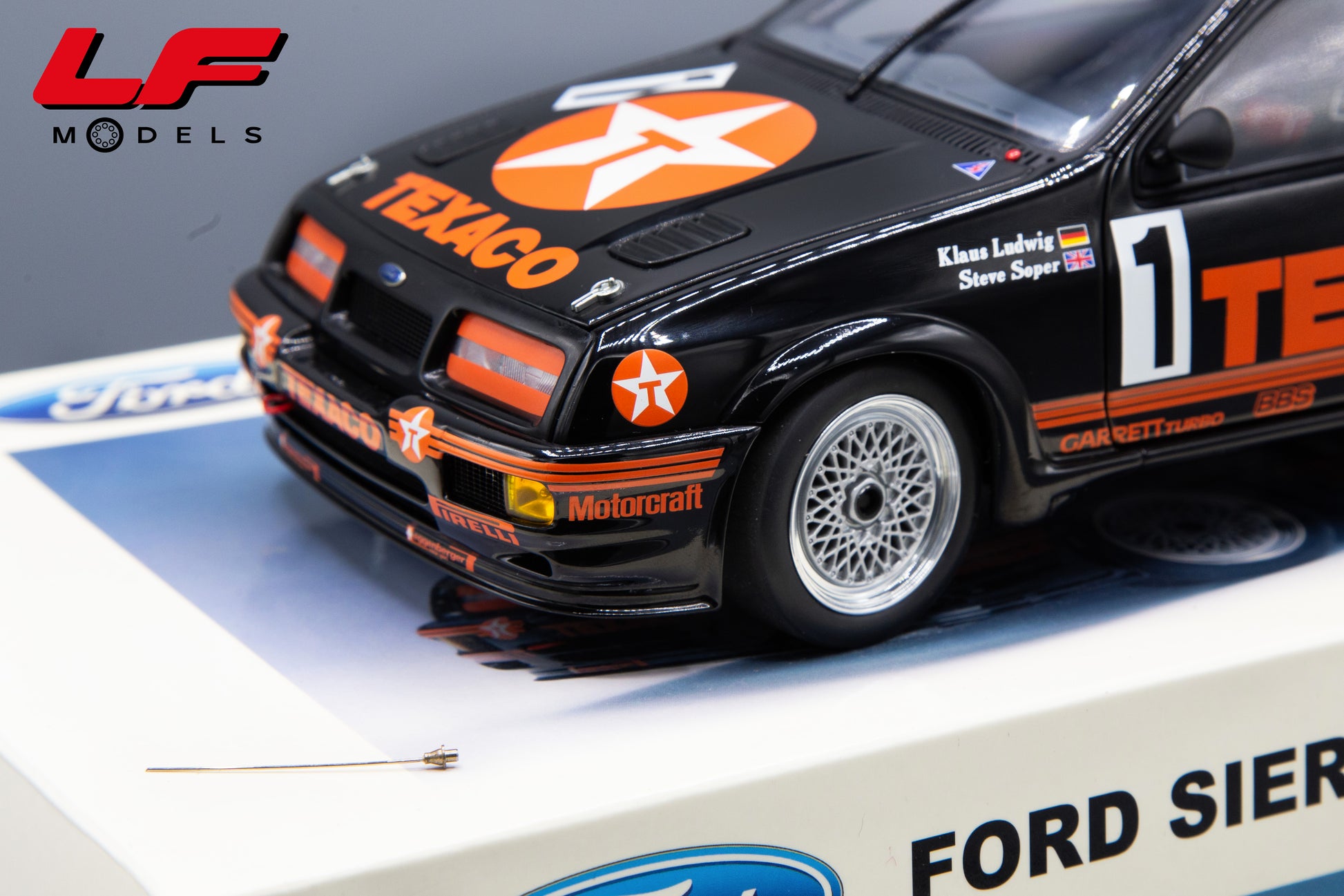 modellino ford sierra autoart 1:18