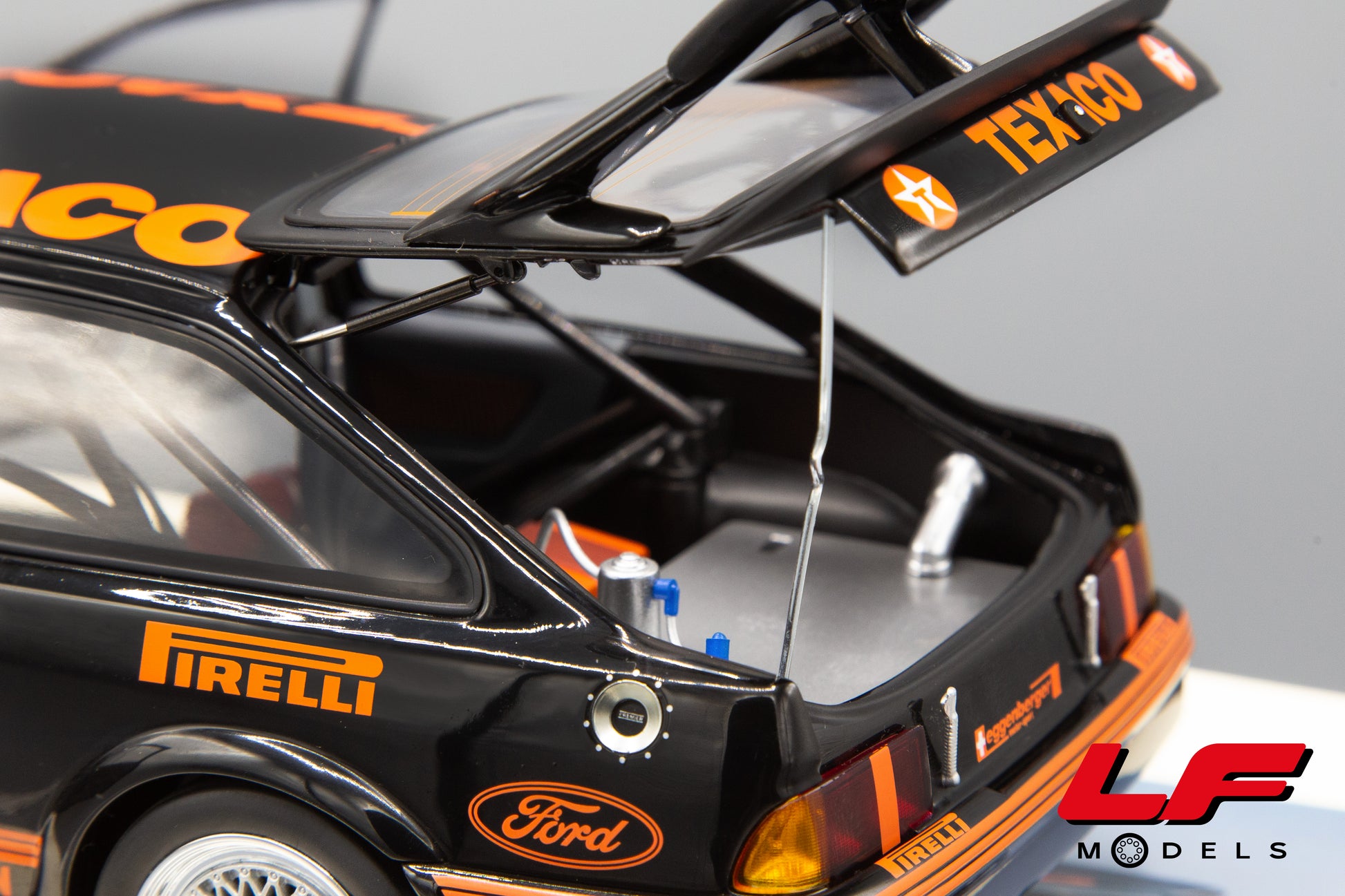 modellino ford sierra autoart 1:18