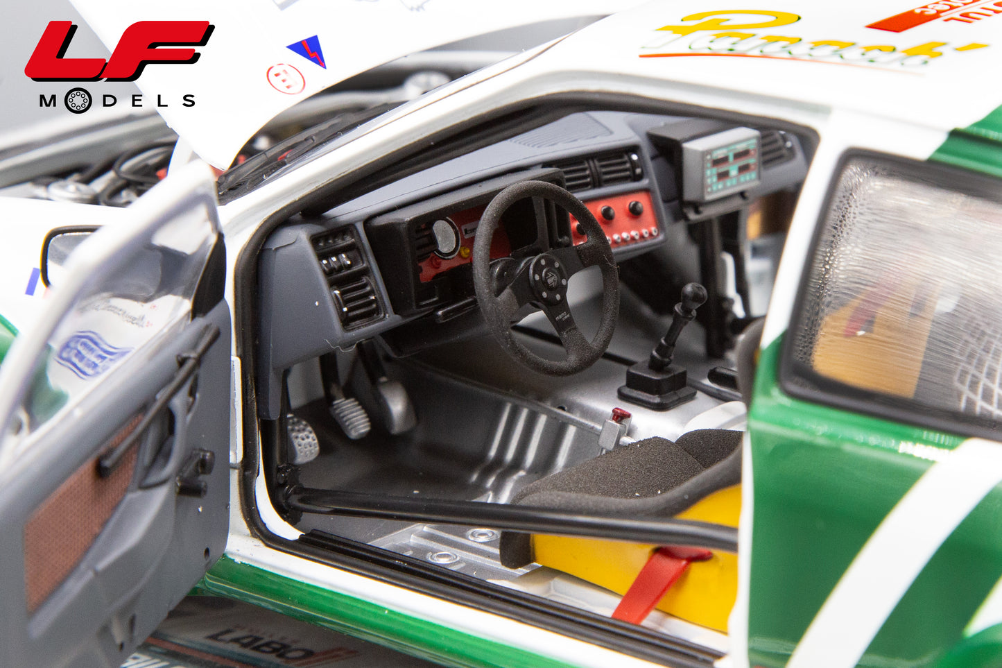 modellino ford sierra rally tdc autoart 1:18 interni