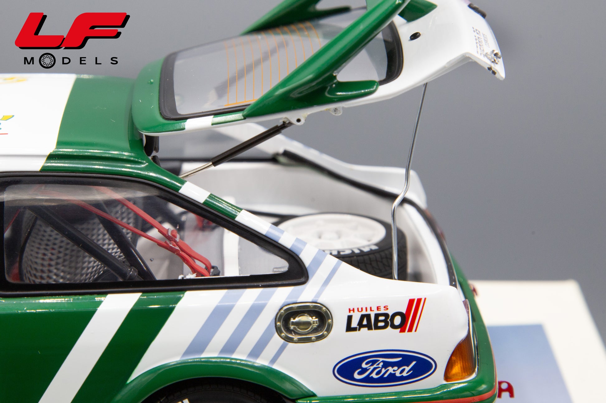 modellino ford sierra rally tdc autoart 1:18 portellone