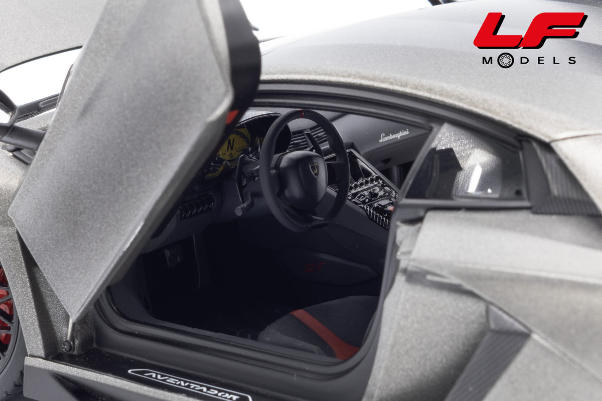 modellino lamborghini aventador lp750-4 sv titanium grey autoart 1:18 74554 vista interni