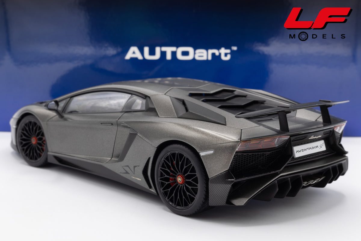modellino lamborghini aventador lp750-4 sv titanium grey autoart 1:18 74554 vista posteriore