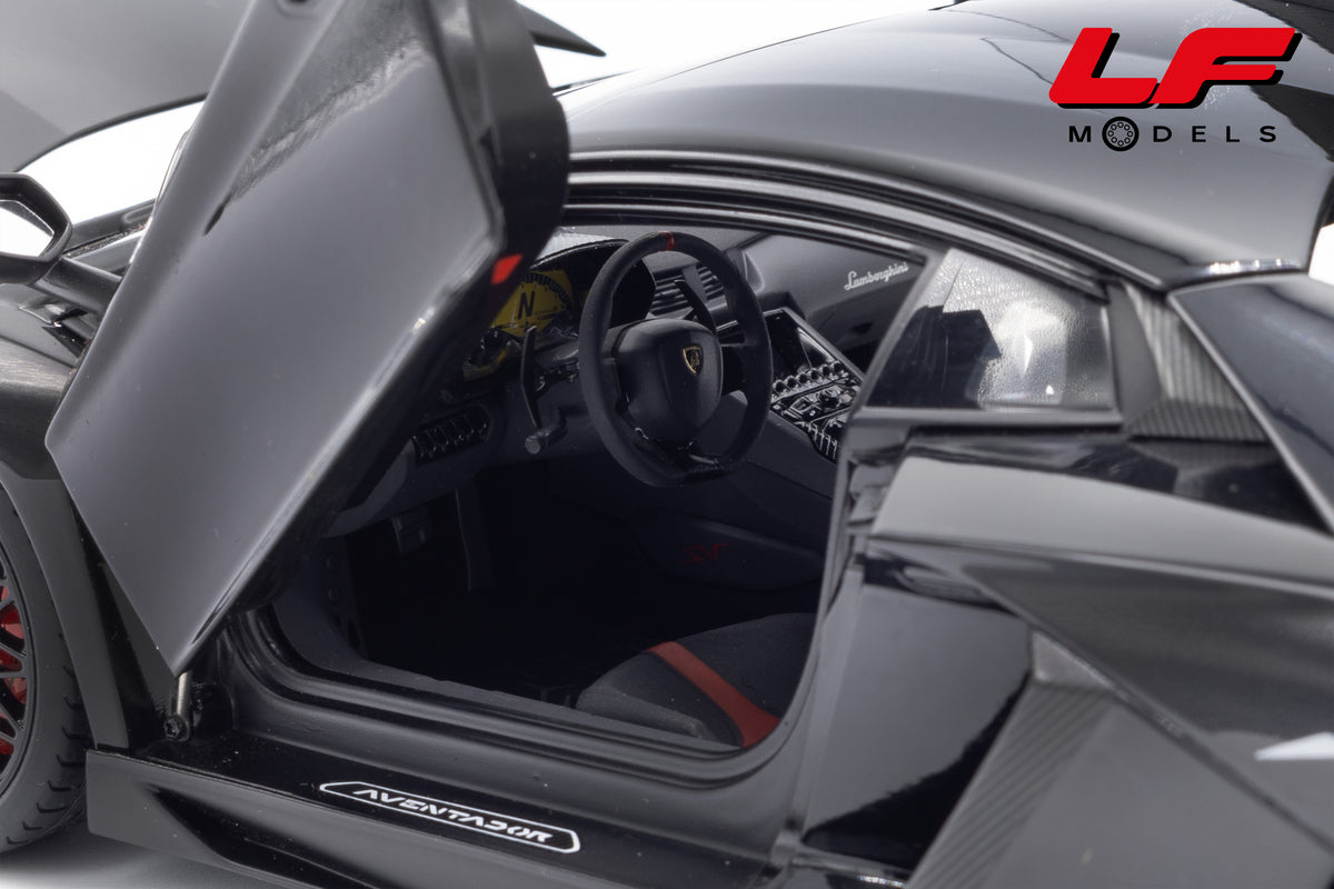 modellino lamborghini aventador lp750-4 sv nero autoart 1:18 74556 vista interni