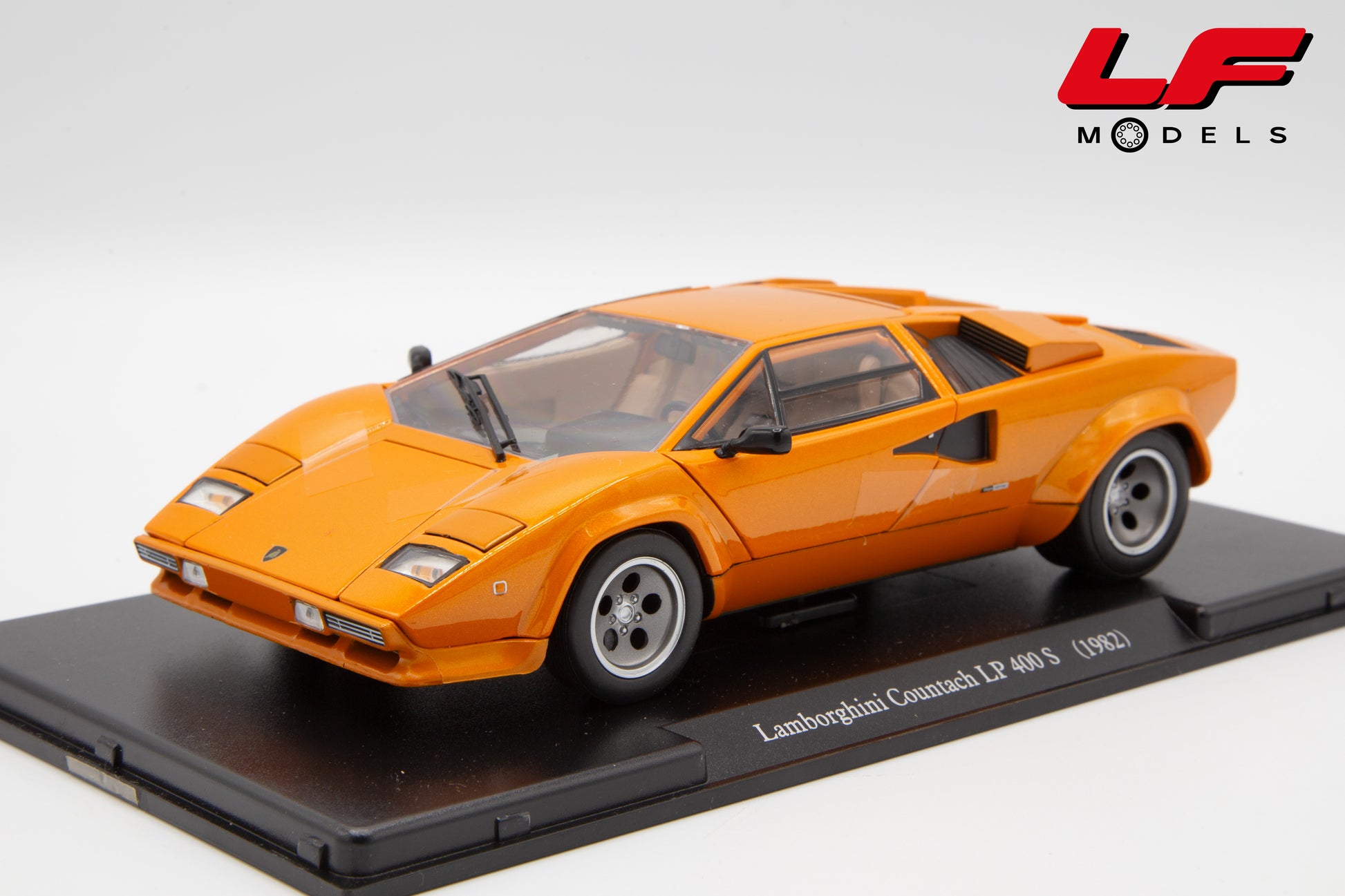 modellino lamborghini countach edicola 1:24 vista frontale