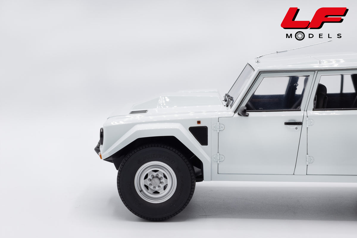 modellino lamborghini lm002 bianco autoart 1:18 74549 vista cerchio