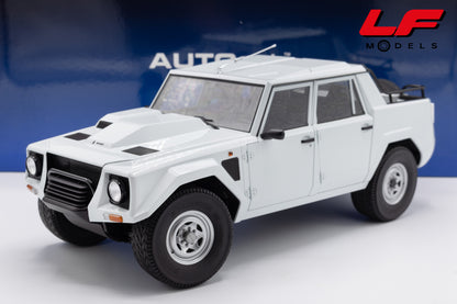 modellino lamborghini lm002 bianco autoart 1:18 74549 vista frontale