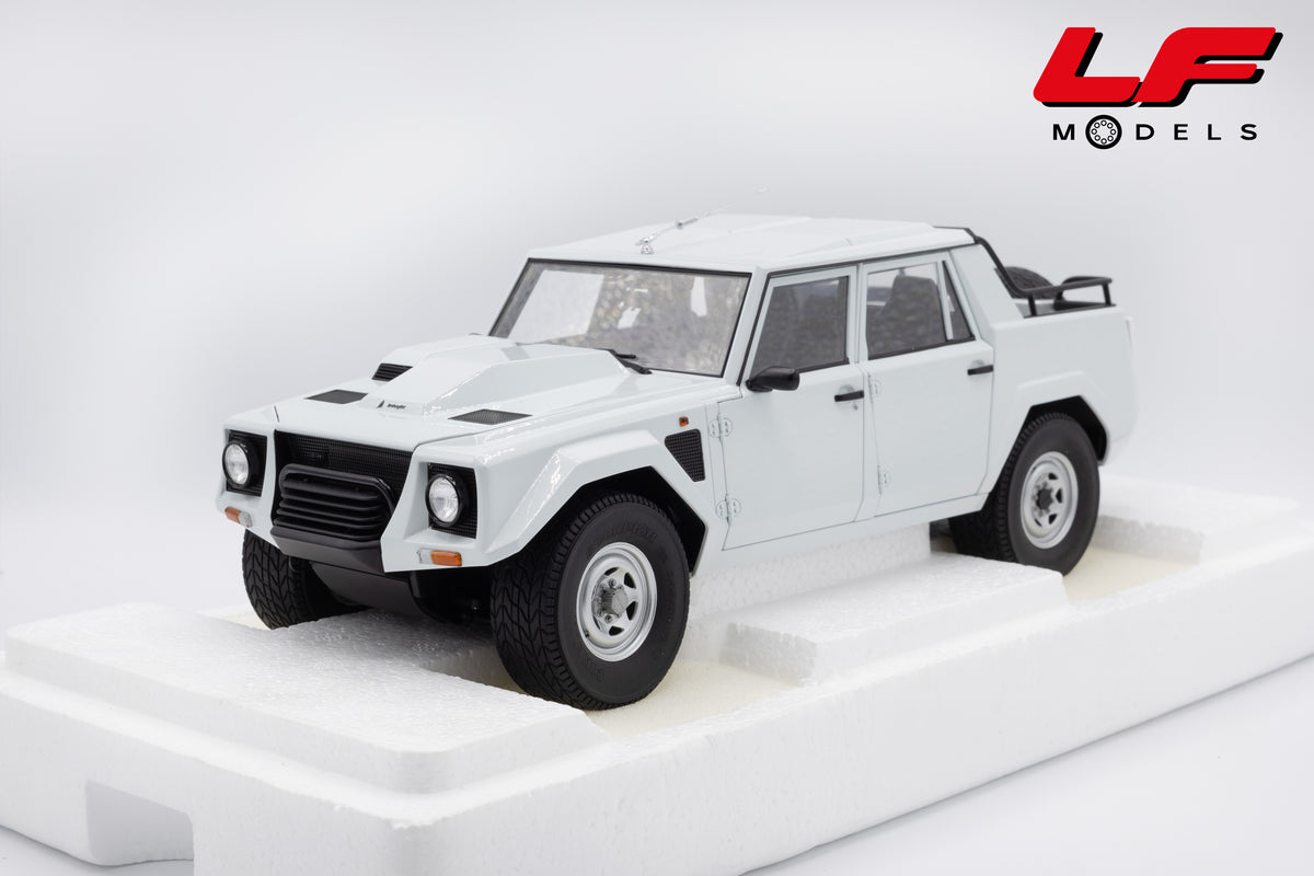 modellino lamborghini lm002 bianco autoart 1:18 74549 vista frontale