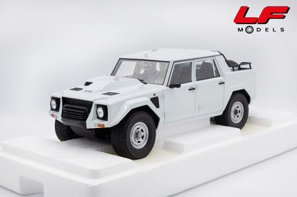 modellino lamborghini lm002 bianco autoart 1:18 74549 vista frontale