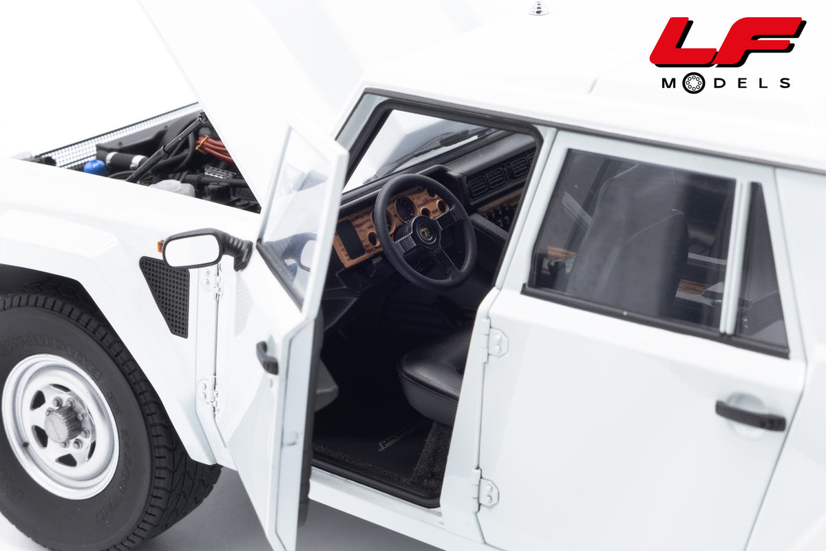 modellino lamborghini lm002 bianco autoart 1:18 74549 vista interni