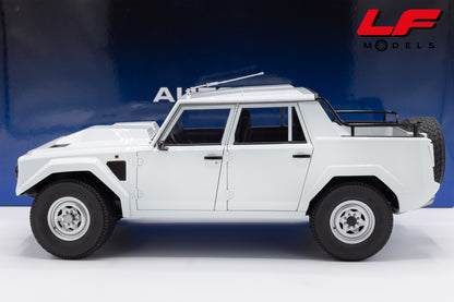 modellino lamborghini lm002 bianco autoart 1:18 74549 vista laterale