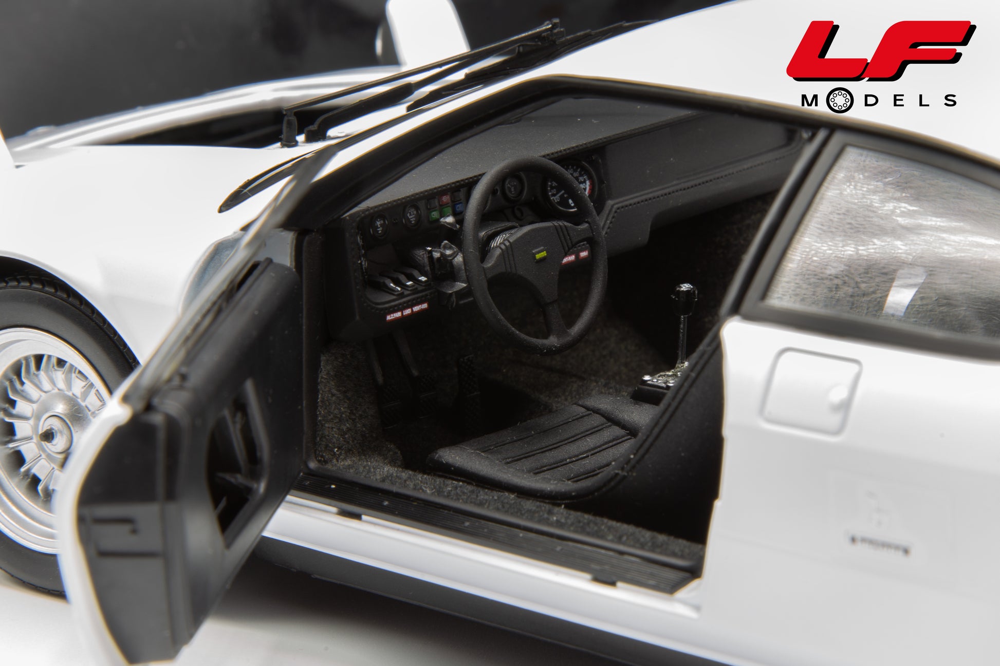 modellino lamborghini urraco rally kyosho 1:18 interni