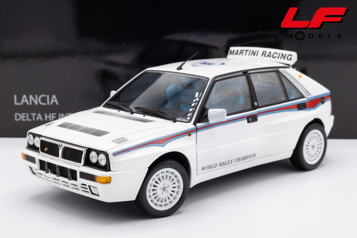 modellino lancia delta hf integrale martini 6 bianco kyosho 1:18 08344E vista frontale