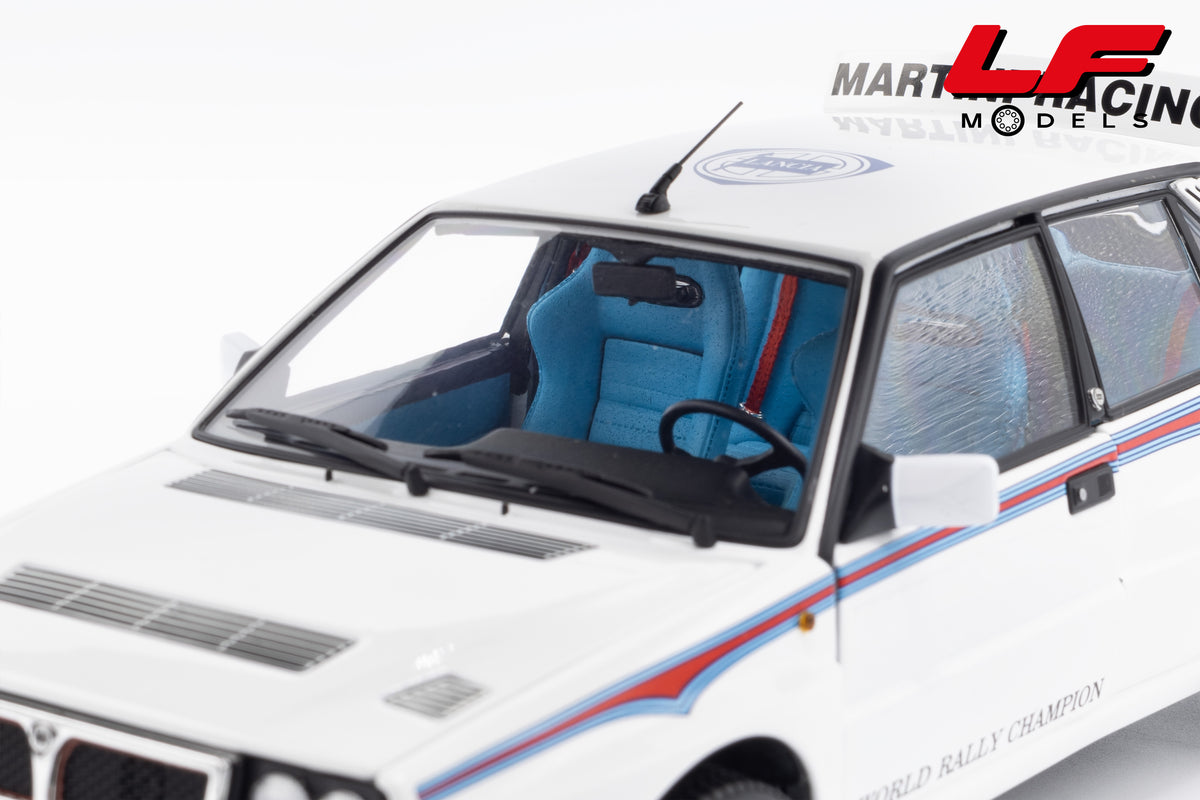 modellino lancia delta hf integrale martini 6 bianco kyosho 1:18 08344E vista sedili