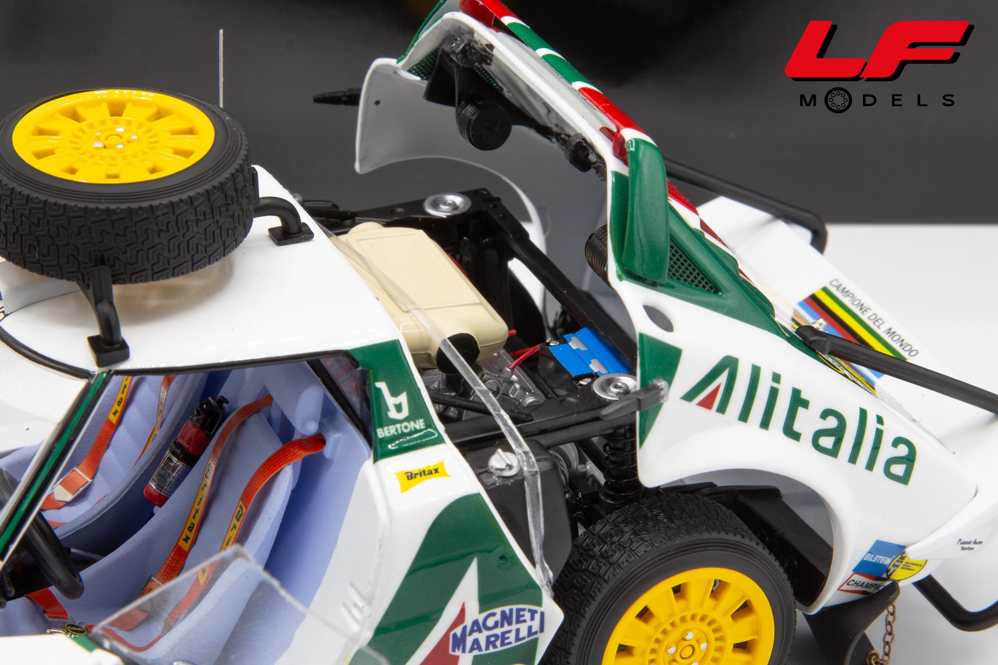 modellino lancia stratos rally 1:18 motore