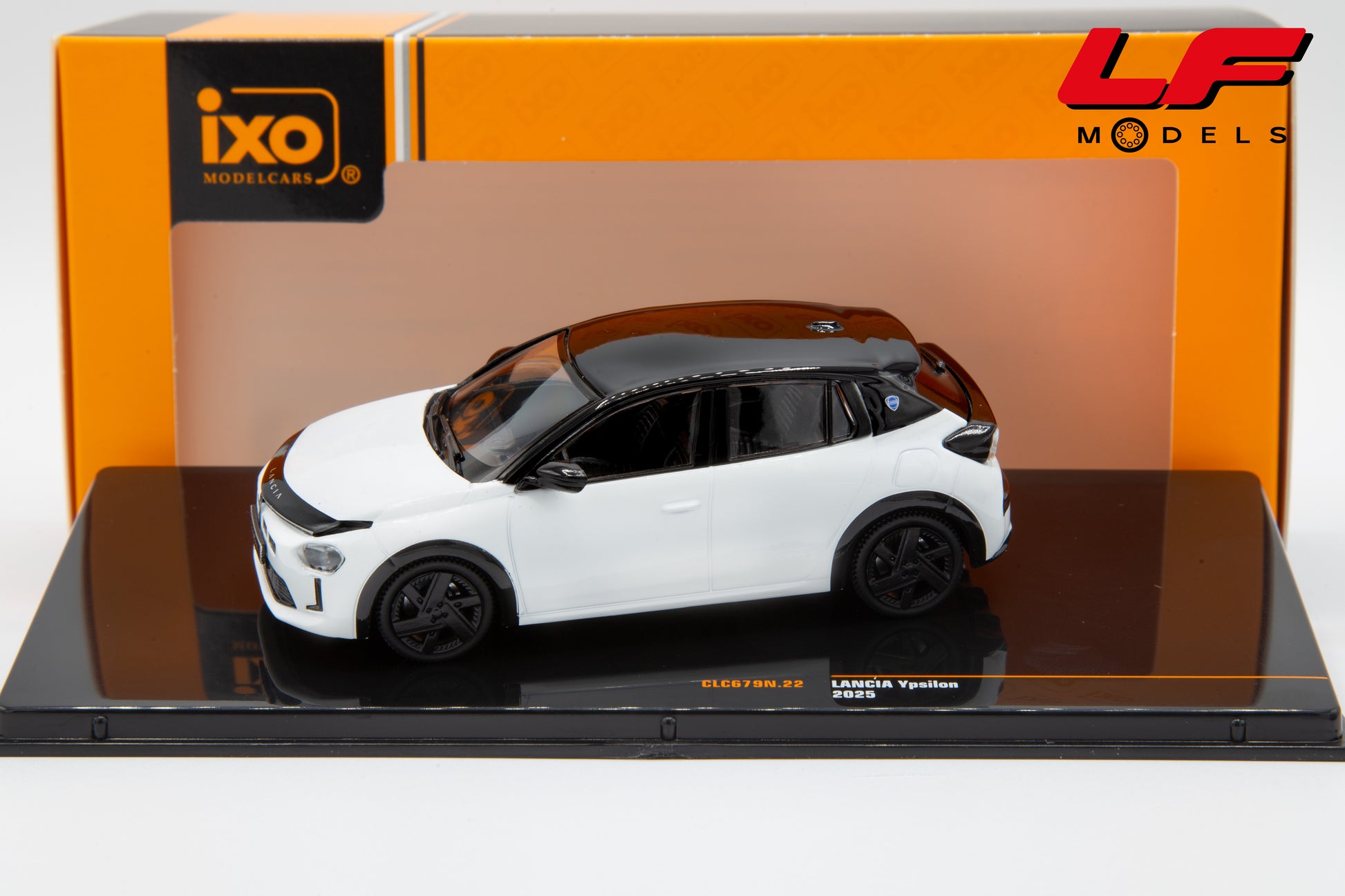 modellino lancia ypsilon ixo 1:43 CLC679N.22 vista laterale