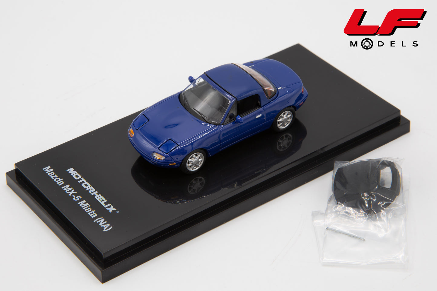 modellino mazda mx-5 miata motorhelix 1:64 M60202L vista frontale