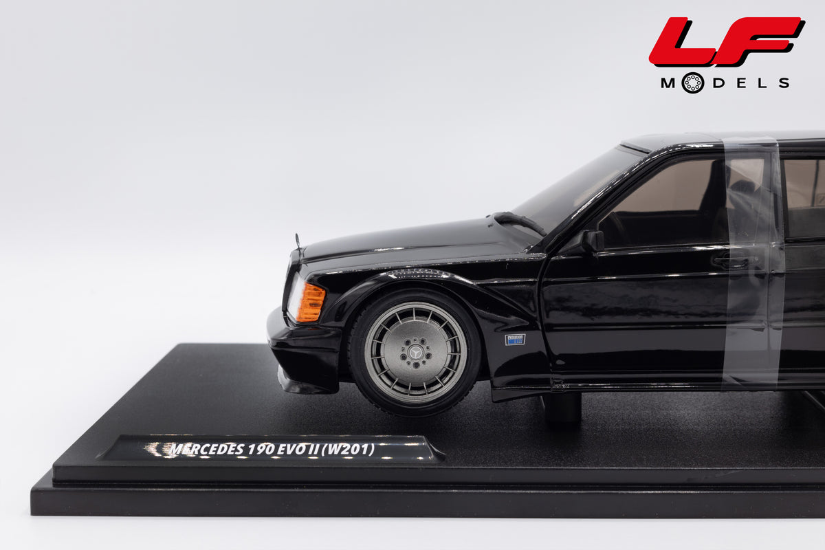 modellino mercedes 190 evo2 nero solido 1:18 1801012 vista cerchio